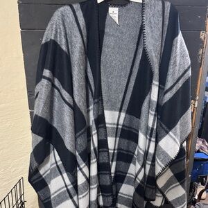 WOOLRICH SHAW Black and Gray Plaid Poncho